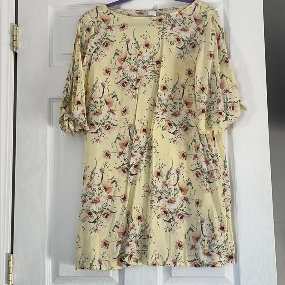 HM women’s floral yellow dress